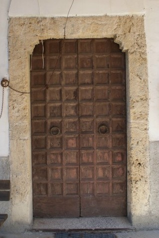 Chiesa di S.Nicola di Bari a Poggio Rattieri: portaletto in pietra