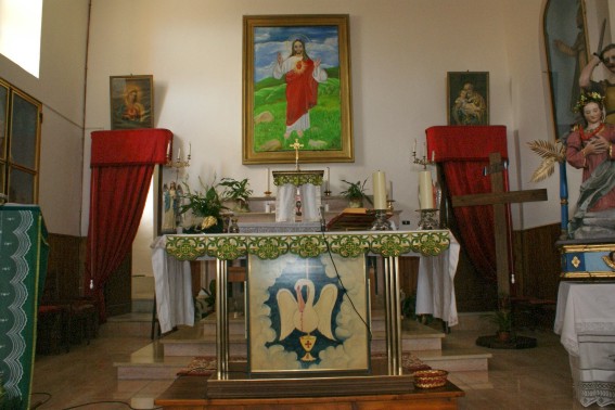 Chiesa di S. Martino a Poggio delle Rose di Cermignano (Te): altare