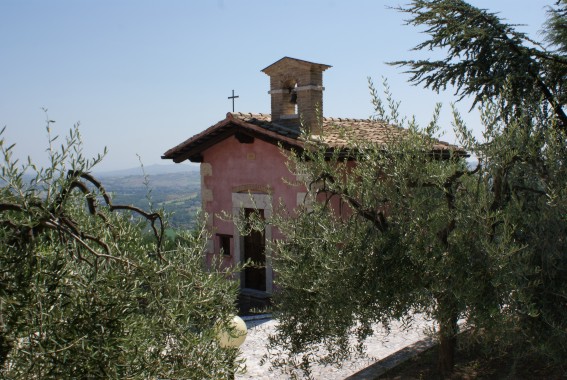 Ponzano di Civitella del Tronto (Te): chiesetta nella tenuta Gaspari-Basciani
