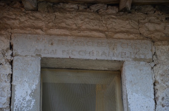 Prevenisco di Valle Castellana (Te) - Iscrizione su architrave "Ma pensaci bene che non peccherai nel 1792"