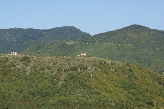 Riano: la chiesa di S. Michele Arcangelo che domina la valle