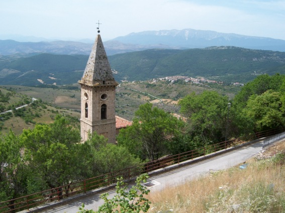 Calascio: il campanile della chiesa