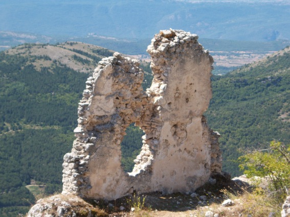 Rocca Calascio: ruderi vicino al castello