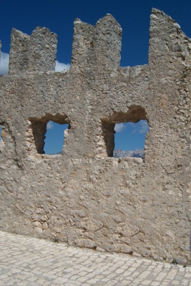 Rocca Calascio: camminamenti merlati