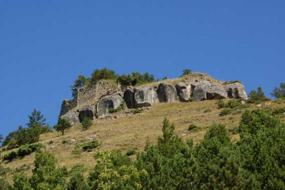 Rocca Roseto a Piano Roseto di Crognaleto: i ruderi