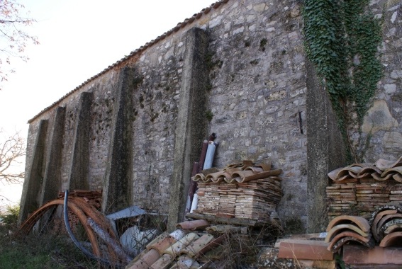 Chiesa di S.Maria ad Venales a Roiano di Campli (Te): contrafforti in calcestruzzo