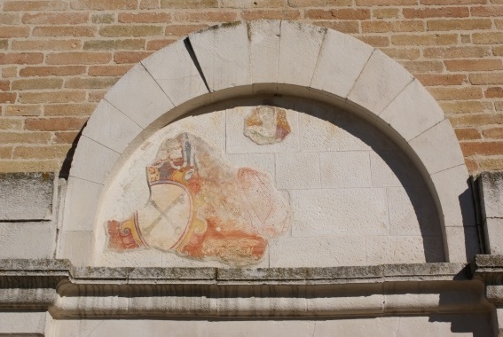 Chiesa di S.Maria a Ronzano di Castel Castagna (Te): lunetta del portale