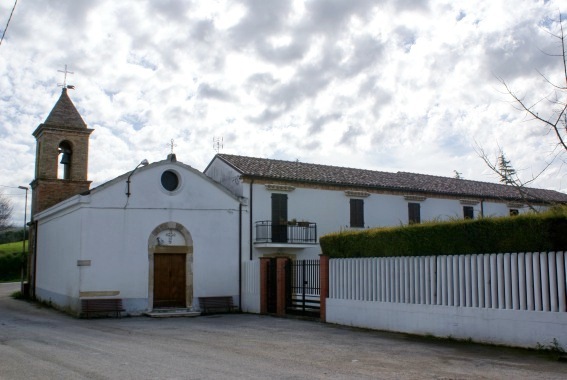 Chiesa di S.Angelo in Marano con l'antico convento (oggi abitazione privata)