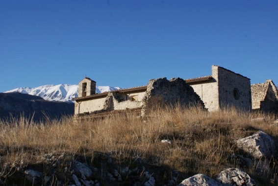 La Chiesa della Madonna del Castello nel Castello-recinto di S.Eusanio Forconese (Aq)