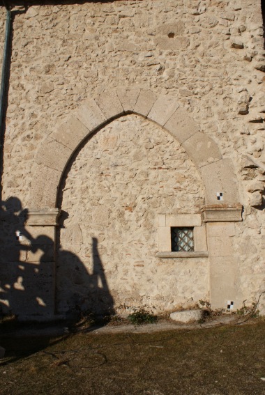 La Chiesa della Madonna del Castello nel Castello-recinto di S.Eusanio Forconese (Aq)