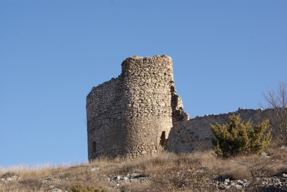 Il Castello-recinto di S.Eusanio Forconese (Aq)