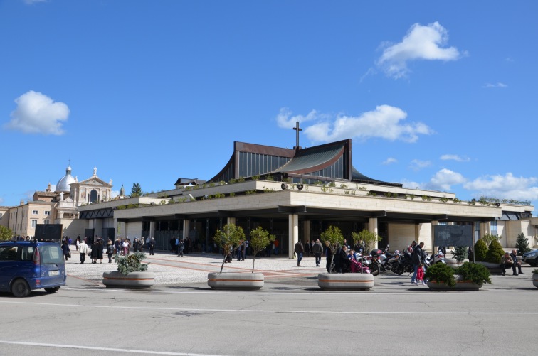 Nuovo Santuario di S.Gabriele dell'Addolorata a San Gabriele (Te)