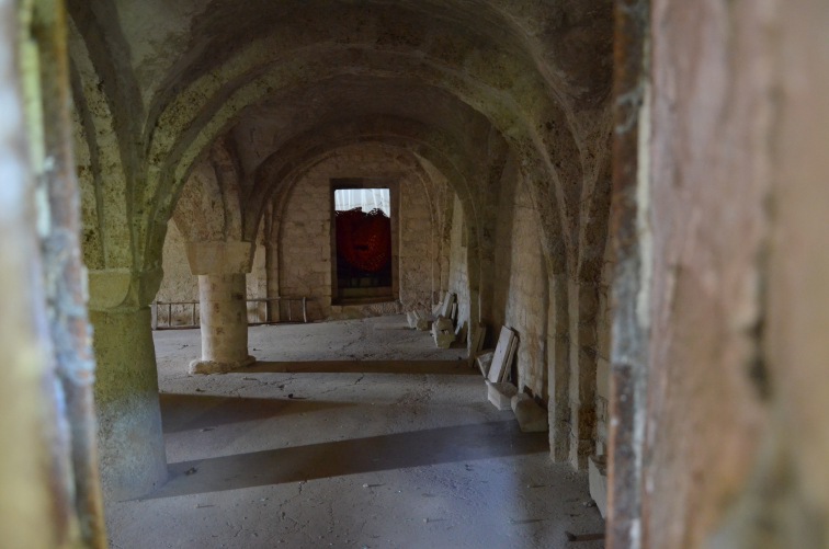 Chiesa di S. Giovanni ad Insulam di Isola del G.Sasso (Te): cripta