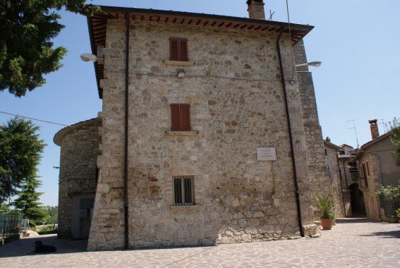 Casa canonica e Chiesa di S.Maria a Corte a S.Maria a Corte (Ap)