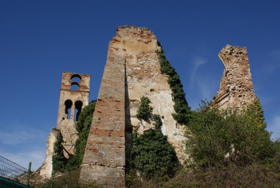 Chiesa di S. MAria della Lacrima a Bellante: lato est