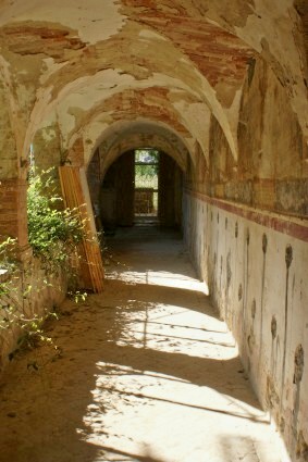 Convento di S. Bernardino a Campli: il porticato del chiostro