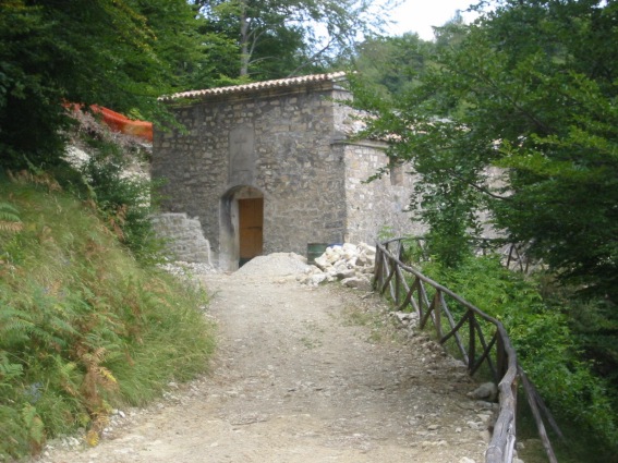 Eremo di S.Nicola di Corno a Casale San Nicola di Isola del Gran Sasso (Te) nel 2009