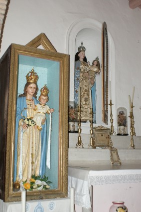 Chiesa della Madonna della Sgrima a Schiaviano: le due statue della Madonna con Bambino