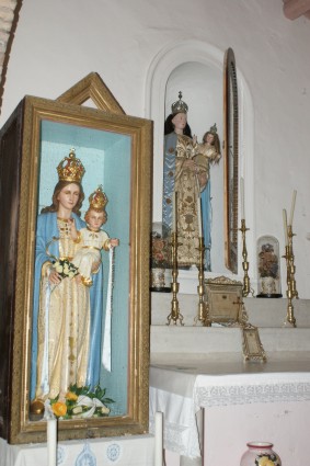 Chiesa della Madonna della Sgrima a Schiaviano: le due statue della Madonna con Bambino
