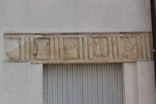 Spiano di Teramo: fregio dorico in pietra I secolo a.C.