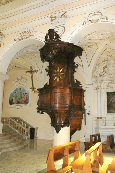 Basilica di San Panfilo a Sulmona: ambone ligneo