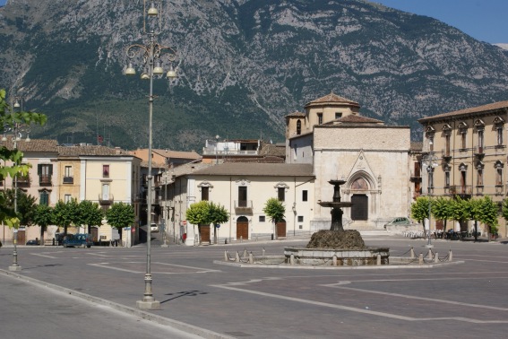 Sulmona: Piazza Garibaldi