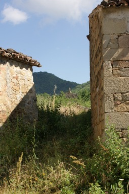 Tavolero: il borgo e vista della chiesa