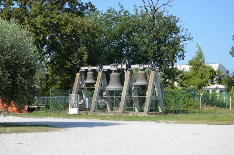 Chiesa di S.Maria Assunta a Tortoreto Lido (Te). "Torre campanaria": da destra, la Paolina, la Raffaella e la Giuseppina