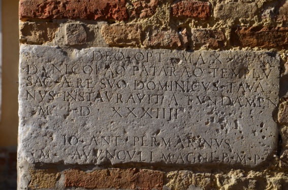 Chiesa parrocchiale di S.Nicola di Bari a Tortoreto (Te): iscrizione su pietra di ammorsamento