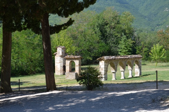 Convento francescano di S.Maria della Cona a Tossicia (Te): ruderi