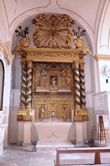 Chiesa di S.Sinforosa a Tossicia (Te): altare barocco