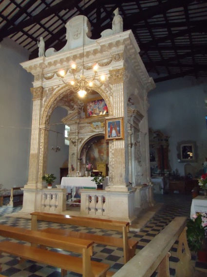 Chiesa della SS. Trinità a Trinità di Campli: edicola-santuario