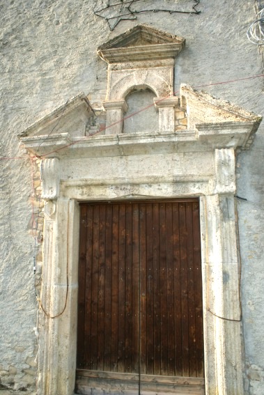 Chiesa della SS.Trinit a Trinit di Campli: portale