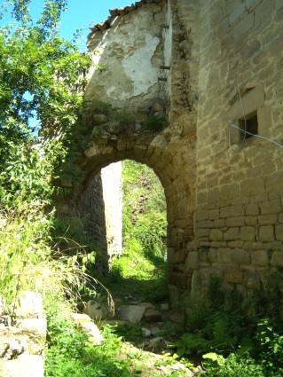 Valle Pezzata: L'arco che d l'accesso al cuore del borgo