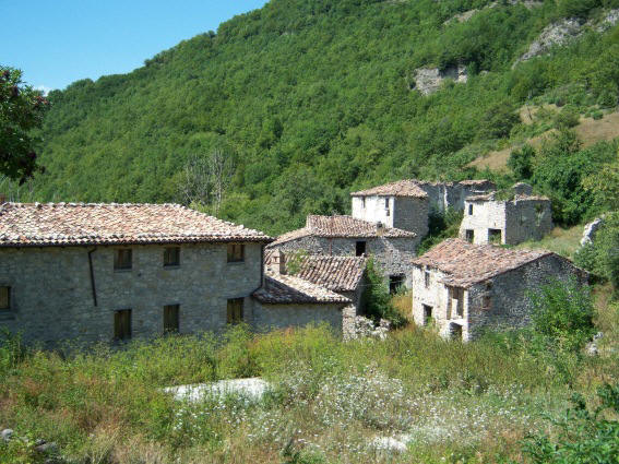 Valle Piola di Torricella Sicura (Te): il borgo