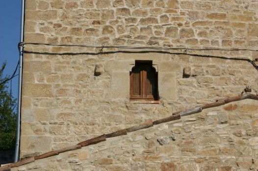 Valle Soprana (Te): finestrella incorniciata in pietra