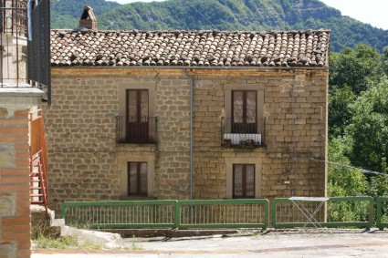 Valle Vaccaro di Crognaleto: una delle costruzioni più antiche del borgo 