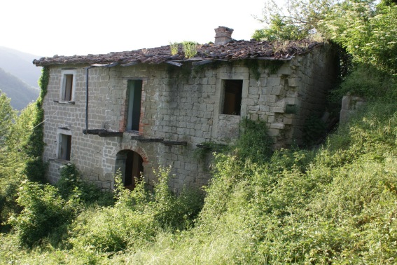 Valloni: edificio con ben visibili i resti di un gafio