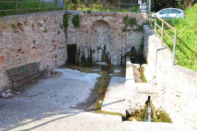 Chiesa di S.Maria degli Angeli a Villa Schiavoni di Teramo: fontanile